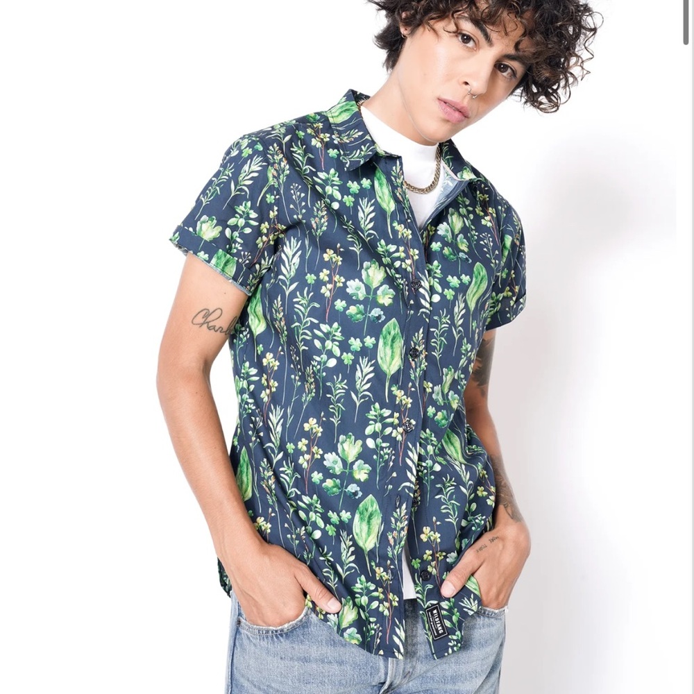 WILDFANG Essential Button Up Shirt in Leah navy print